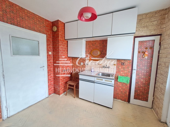 Двустаен апартамент в Шумен, Добруджански - 60 кв.м за 1445 €/кв.м - Снимка #1