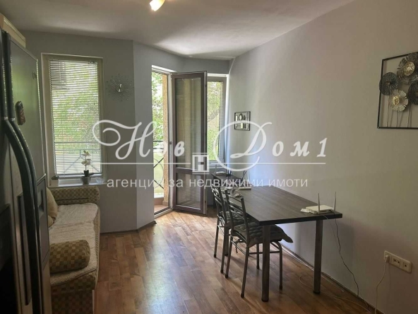 Дава се под наем Двустаен апартамент в Варна, ВИНС - 52 кв.м за 459 € - Снимка #1