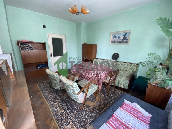 Тристаен апартамент в Шумен, Център - 120 кв.м за 817 €/кв.м - Снимка #1