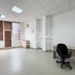 Дава се под наем Офис в Шумен, Център - 38 кв.м за 196.35 € - Снимка #1