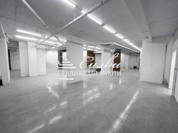 Дава се под наем Магазин в Шумен, Добруджански - 639 кв.м за 3570 € - Снимка #1