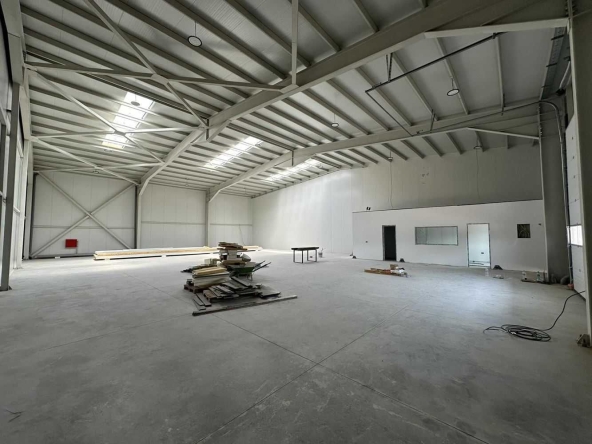 Дава се под наем Склад в Пловдив, Индустриална зона - Юг - 444 кв.м за 1780 € - Снимка #1