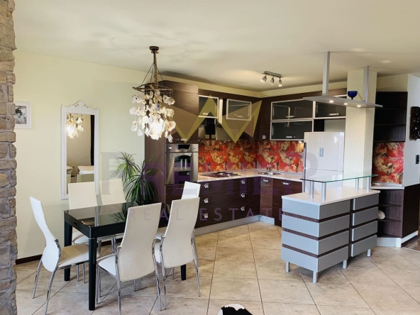 Дава се под наем Двустаен апартамент в Варна, Лятно кино Тракия - 70 кв.м за 586.5 € - Снимка #1