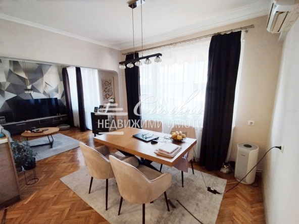 Етаж от къща в Шумен, Център - 96 кв.м за 1700 €/кв.м - Снимка #1