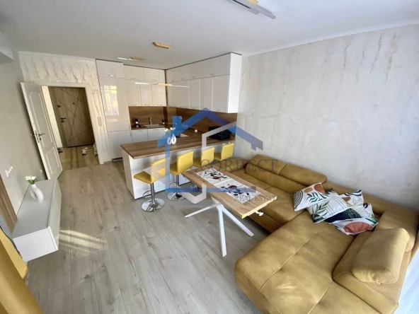 Дава се под наем Двустаен апартамент в к.к. Св.Св. Константин и Елена - 70 кв.м за 650 € - Снимка #1