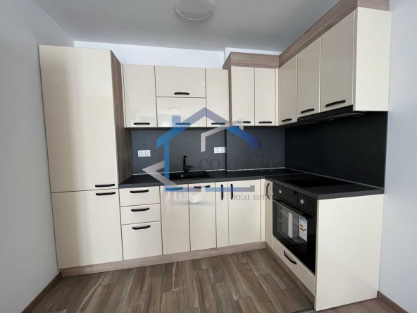 Дава се под наем Двустаен апартамент в к.к. Св.Св. Константин и Елена - 65 кв.м за 590 € - Снимка #1