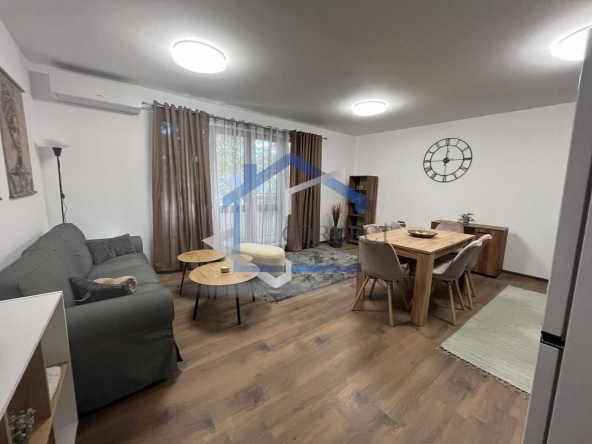 Дава се под наем Тристаен апартамент в Варна, Победа - 88 кв.м за 663 € - Снимка #1