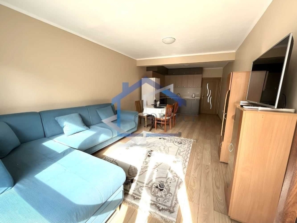 Дава се под наем Тристаен апартамент в Варна, Колхозен пазар - 110 кв.м за 561 € - Снимка #1