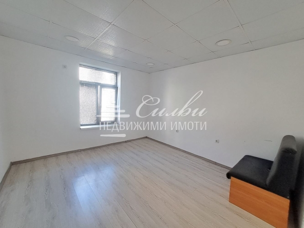 Дава се под наем Офис в Шумен, Център - 20 кв.м за 127.5 € - Снимка #1
