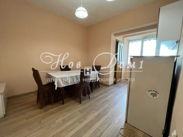 Дава се под наем Тристаен апартамент в Варна, Център - 92 кв.м за 561 € - Снимка #1