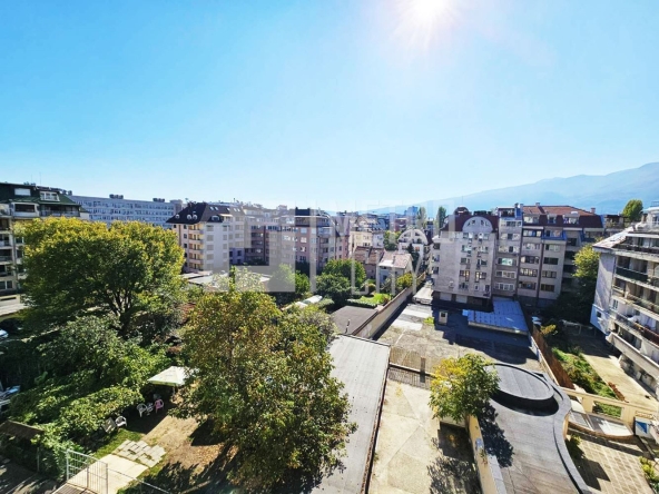 Тристаен апартамент в София, Хладилника - 127 кв.м за 3008 €/кв.м - Снимка #1