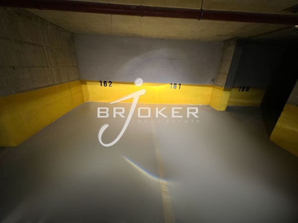 Гараж / Паркомясто в Кърджали, Център - 18 кв.м за 889 €/кв.м - Снимка #1