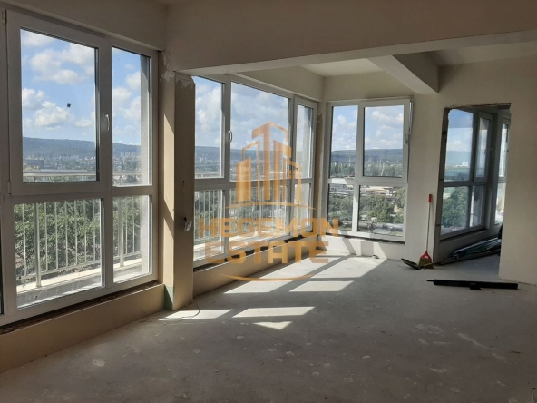 Двустаен апартамент в Варна, Център - 75 кв.м за 1520 €/кв.м - Снимка #1
