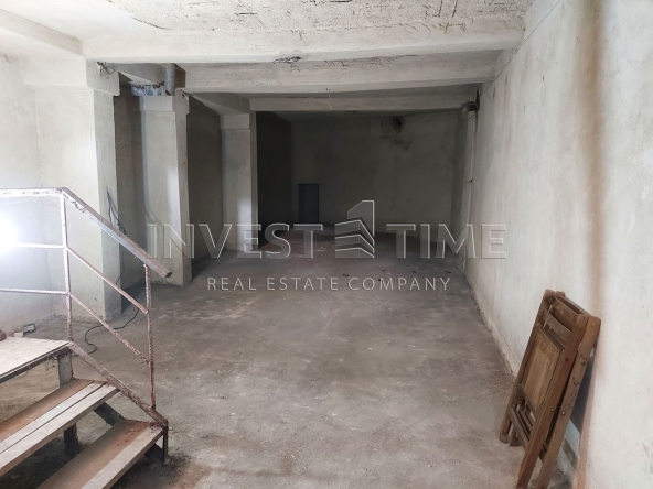 Склад в Варна, Лятно кино Тракия - 61 кв.м за 574 €/кв.м - Снимка #1