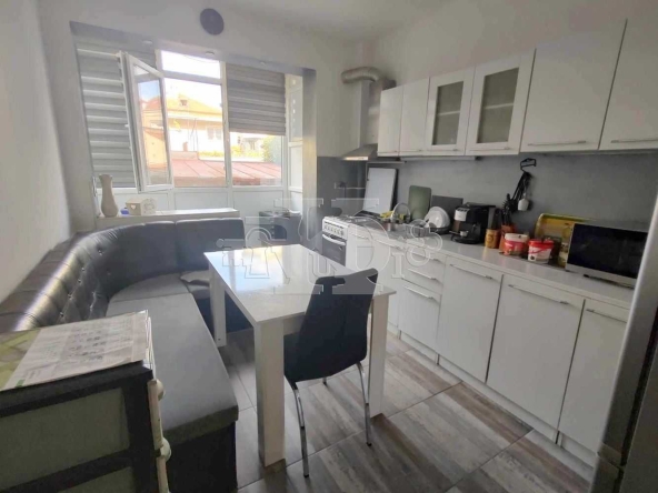 Четиристаен апартамент в Добрич, Център - 92 кв.м за 1192 €/кв.м - Снимка #1