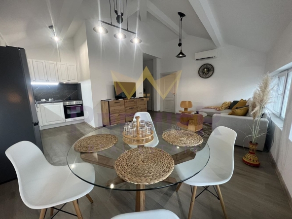 Дава се под наем Тристаен апартамент в Варна, Център - 90 кв.м за 1100 € - Снимка #1
