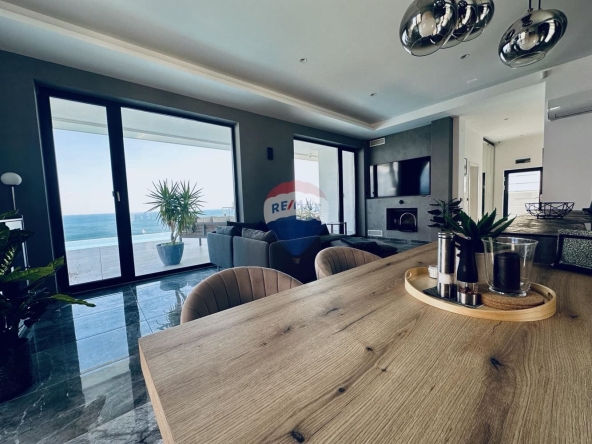 Къща в Балчик - 335 кв.м за 1612 €/кв.м - Снимка #1