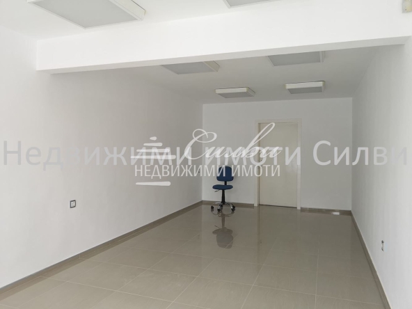 Дава се под наем Магазин в Шумен, Център - 55 кв.м за 475.83 € - Снимка #1