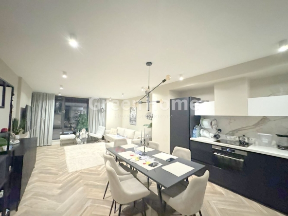 Тристаен апартамент в Варна, Център - 140 кв.м за 2643 €/кв.м - Снимка #1