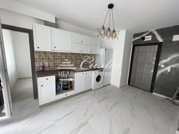 Дава се под наем Тристаен апартамент в Шумен, Център - 75 кв.м за 357 € - Снимка #1