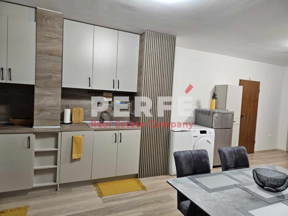 Дава се под наем Тристаен апартамент в Бургас, Център - 90 кв.м за 1100 € - Снимка #1