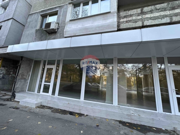 Дава се под наем Магазин в Варна, Гранд Мол Варна - 130 кв.м за 816 € - Снимка #1