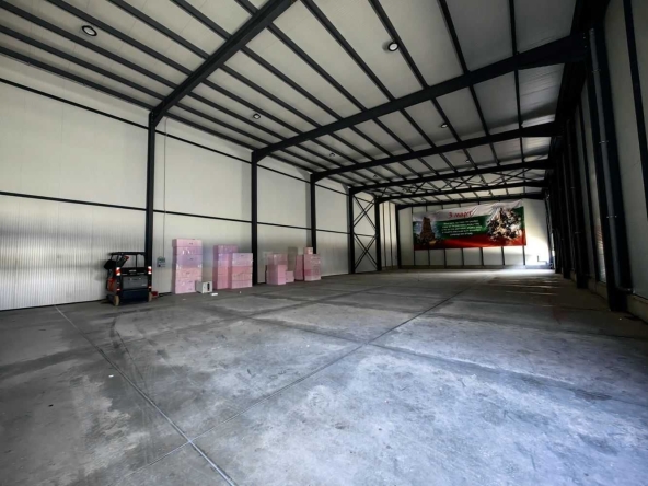 Склад в Пловдив, Индустриална зона - Север - 710 кв.м за 1057 €/кв.м - Снимка #1