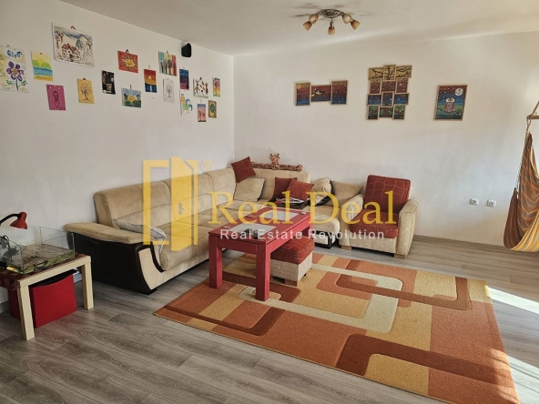 Дава се под наем Тристаен апартамент в София, Дървеница - 117 кв.м за 750 € - Снимка #1