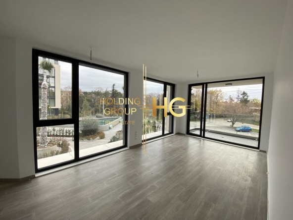 Двустаен апартамент в к.к. Св.Св. Константин и Елена - 67 кв.м за 3838 €/кв.м - Снимка #1