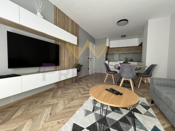 Дава се под наем Двустаен апартамент в Варна, Център - 65 кв.м за 612 € - Снимка #1