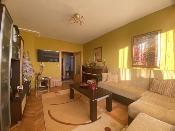 Тристаен апартамент в Плевен, Дружба 3 - 82 кв.м за 1464 €/кв.м - Снимка #1