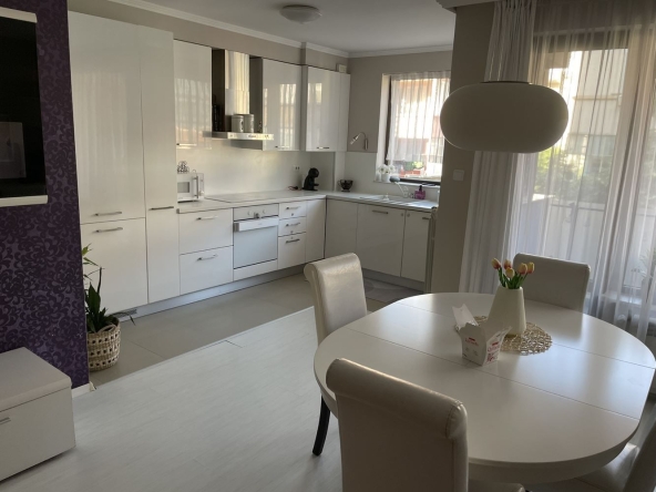 Дава се под наем Тристаен апартамент в Пловдив, Център - 100 кв.м за 663 € - Снимка #1