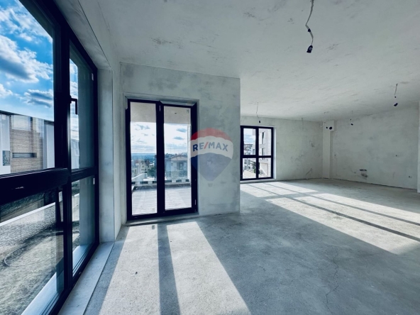Четиристаен апартамент в Варна, Бриз - 179 кв.м за 1900 €/кв.м - Снимка #1