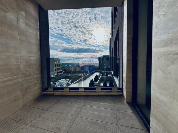 Тристаен апартамент в Варна, Бриз - 150 кв.м за 2160 €/кв.м - Снимка #1