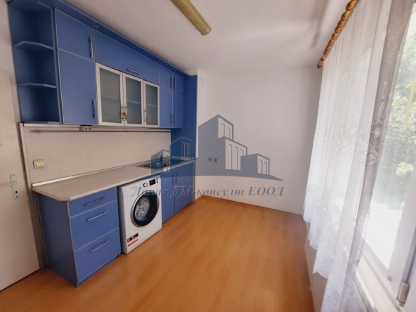 Двустаен апартамент в Шумен, 5-ти полк - 62 кв.м за 1316 €/кв.м - Снимка #1