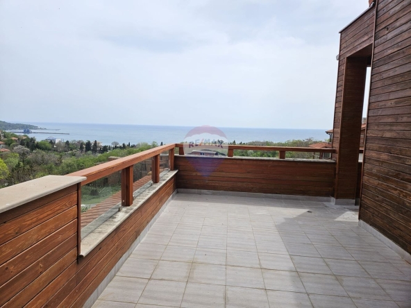 Тристаен апартамент в Балчик - 214 кв.м за 727 €/кв.м - Снимка #1