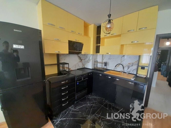 Дава се под наем Двустаен апартамент в Варна, Колхозен пазар - 75 кв.м за 459 € - Снимка #1