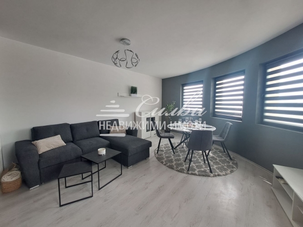 Дава се под наем Двустаен апартамент в Шумен, Пазара - 70 кв.м за 357 € - Снимка #1