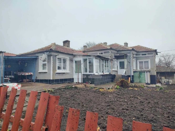 Къща в с. Ловчанци, Област Добрич - 100 кв.м за 332 €/кв.м - Снимка #1