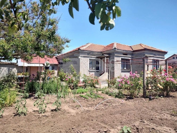 Къща в Добрич, Автогара - 100 кв.м за 383 €/кв.м - Снимка #1