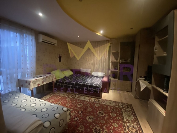 Двустаен апартамент в София, Център - 72 кв.м за 2028 €/кв.м - Снимка #1