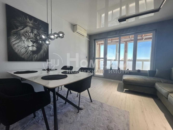 Тристаен апартамент в Варна, Център - 72 кв.м за 2360 €/кв.м - Снимка #1