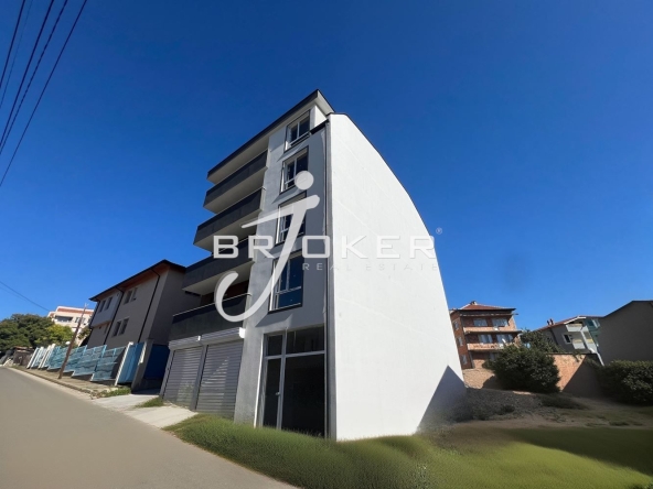 Магазин в Кърджали, Център - 41 кв.м за 927 €/кв.м - Снимка #1