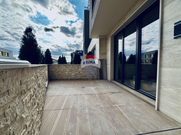 Тристаен апартамент в Варна, Бриз - 147 кв.м за 1973 €/кв.м - Снимка #1