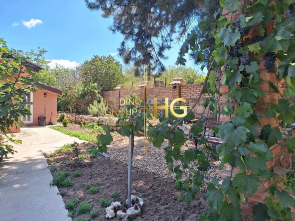 Къща в с. Звездица, Област Варна - 152 кв.м за 1283 €/кв.м - Снимка #1