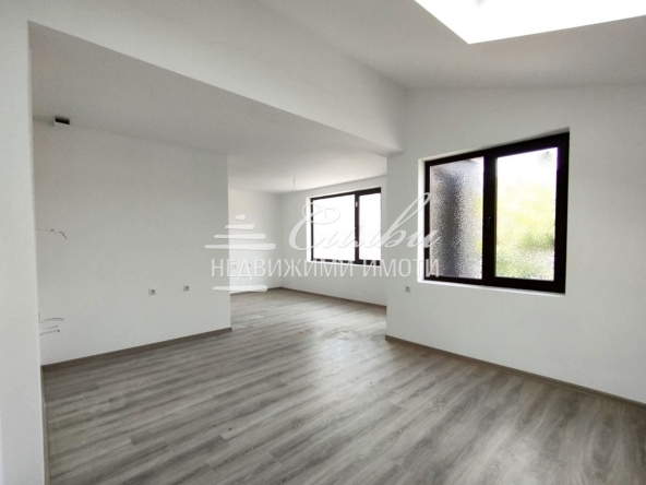 Двустаен апартамент в Шумен, Гривица - 97 кв.м за 1052 €/кв.м - Снимка #1