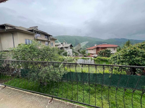 Къща в с. Панчарево, Област София-град - 880 кв.м за 1035 €/кв.м - Снимка #1