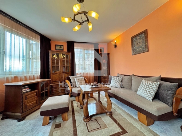 Дава се под наем Тристаен апартамент в Варна, Център - 100 кв.м за 600 € - Снимка #1