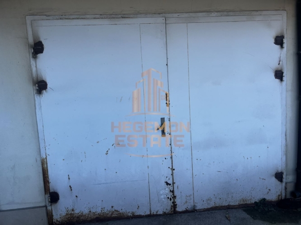 Гараж / Паркомясто в Варна, Колхозен пазар - 18 кв.м за 1584 €/кв.м - Снимка #1