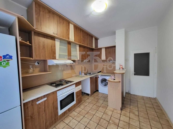 Дава се под наем Тристаен апартамент в Добрич, Център - 90 кв.м за 280.5 € - Снимка #1